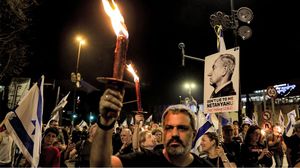 "تناقضات داخل الكيان الصهيوني، خصوصا بين الأحزاب الدينية والتيارات العلمانية، كما بين الحكومة والجيش، إضافة إلى التظاهرات ضد نتنياهو"- جيتي