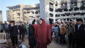 سيدة فلسطينية تصرخ من هول الجريمة في مستشفى الشفاء بمدينة غزة- الأناضول