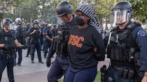 واصلت الشرطة الأمريكية اعتقال طلبة الجامعات المؤيدين لفلسطين- الأناضول