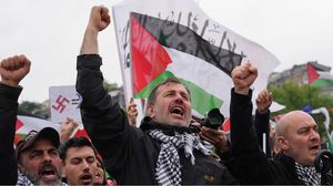 طالب المتظاهرون بوقف العدوان الوحشي على قطاع غزة- الأناضول