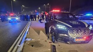 إصابة 4 عناصر من الشرطة الإسرائيلية بعملية دهس واستشهاد المنفذ