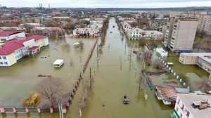 غمرت المياه جزءا كبيرا من مدينة أورسك البالغ عدد سكانها 220 ألف نسمة- سبوتنيك