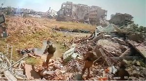 يظهر الفيديو لحظة قنص جندي وسقوطه على الفور فيما لم يتم الكشف عن مصيره من قبل جيش الاحتلال- إكس