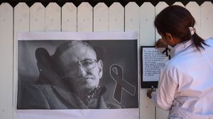 العالم الفيزيائي ستيفن هوكينغ توفي في 14 آذار الجاري عن عمر ناهز 75 عاما - جيتي