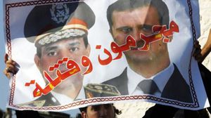 نشطاء سوريون يرفعون لافتة تندد بالاسد والسيسي - أرشيفية
