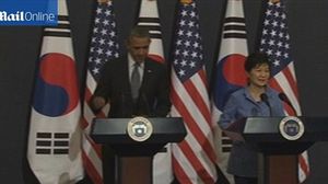 رئيسة كوريا الجنوبية بارك كون هيه والرئيس الأمريكي باراك أوباما - (ديلي ميل)