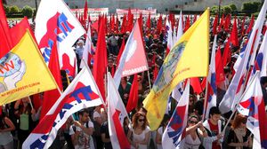 تظاهرات عمالية في أثينا احتجاجا على قرارات التقشف - أ ف ب