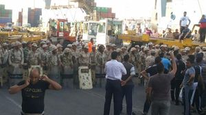 منعت قوات الجيش ادخال الماء والطعام للمعتصمين - عربي 21
