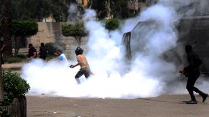 قوات الأمن تعتدي على متظاهرين ضد الانقلاب ورافضي الانتخابات الرئاسية - (أرشيفية)