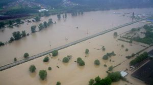 الفيضانات تجتاح البوسنة وتتسبب بأضرار مادية كبيرة وبنزوح الأهالي - الأناضول