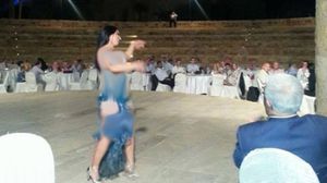 راقصة ترقص في مؤتمر طبي في البحر الميت - فيسبوك