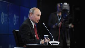 الرئيس فلاديمير بوتين يلقي كلمته في المنتدى الاقتصادي في بطرسبورغ - ا ف ب
