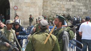 شرطة الاحتلال تنصب الحواجز في وجه مصلي الأقصى - ا ف ب
