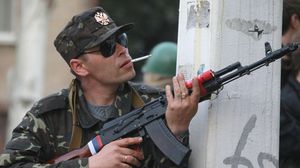جندي انفصالين موال لروسيا في مدينة دونيتسك - أرشيفية