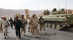 قادة الجيش اليمني يتفقدون المناطق التي تم دحر "القاعدة" فيها بمحافظة شبوة - ا ف ب