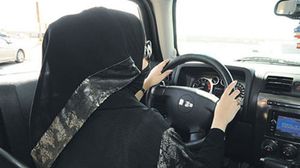 يشهد المجتمع السعودي جدلا حول قيادة المرأة للسيارة - أرشيفية