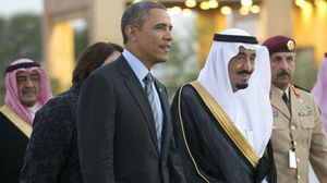 الملك سلمان في استقبال أوباما في كانون الثاني/ يناير الماضي - أ ف ب