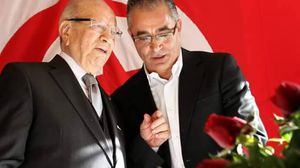 محسن مرزوق (يمين) مع الرئيس التونسي الباجي قائد السبسي