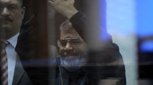مرسي يظهر بابتسامة واثقة بعد صدور الإعدام بحقه ـ الأناضول