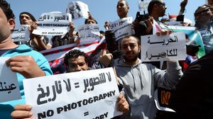 المصورون الصحفيون في مصر يتظاهرون للمطالبة بحرية التعبير - أ ف ب