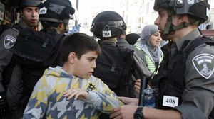 الاحتلال يعتقل الأطفال ويعذبهم بأساليب قمعية ووحشية- أرشيفية