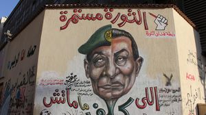 رأى ثوار مصر في مرحلة مبكرة أن العسكر يمثلون الوجه الآخر لمبارك