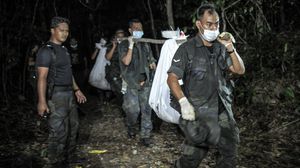 عثر على العديد من المقابر الجماعية في الحدود الماليزية المتاخمة لتايلاند ـ أ ف ب