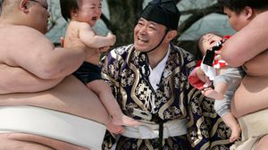 تقام هذه الفعاليات التقليدية التي تعود لأربعمئة سنة في أماكن العبادة في اليابان - أرشيفية
