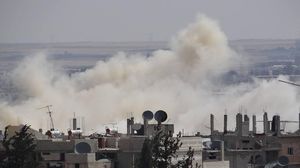 نظام الأسد لم يتوقف عن قصف درعا والأحياء المحيطة بها بالبراميل المتفجرة ـ الأناضول 