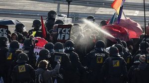 الشرطة الألمانية تحاول احتواء الاشتباكات على هامش مؤتمر حزب البديل- أ ف ب