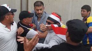 النائب عمار طعمة أثناء اعتداء أتباع الصدر عليه- فيسبوك