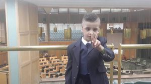 التفط النواب صورا مع الطفل الفلسطيني أحمد الدوابشة