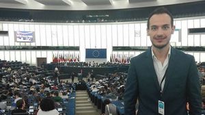 الشاب السوري نور المشلح المشارك في البرلمان الأوروبي خلال فعالية للشباب- أرشيفية