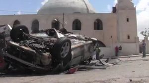 السيارة المفخخة التي قتلت عددا من الأشخاص أمام مسجد "شعيب" في إدلب - تويتر