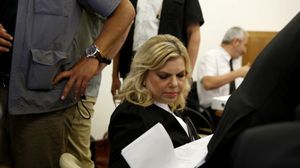 تم استجواب سارة نتنياهو في مقر وحدة مكافحة الفساد قرب تل أبيب- أ ف ب 