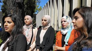 أنجلوس تايمز: تم استهداف النساء لكونهن مسلمات ولارتدائهن الحجاب- أرشيفية