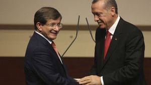 رفض داود أوغلو الطعن بالرئيس التركي ووصفه بأنه رفيق دربه- أ ف ب
