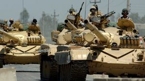 دبابات عراقية تحتشد حول الفلوجة استعدادا لاقتحامها- أرشيفية