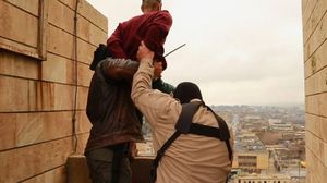 إلقاء شاب من سطح بناية في الموصل بتهمة المثلية الجنسية- تنظيم الدولة