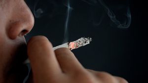 تبلغ نسبة المدخنين في بريطانيا 17 بالمائة- جيتي