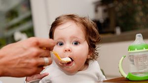 ارتباط الطفل الوحيد بالسمنة يرجع إلى الطرق التي تصرف بها الوالدان أثناء تناول وجبات الطعام