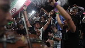 إيرانيون يحتفلون بفوز الإصلاحيين بانتخابات الرئاسة وتقدمهم بانتخابات البلديات- أ ف ب