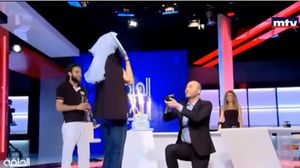 يقدم رودولف هلال برنامج "الحلقة الأخيرة" برفقة رجا ناصر الدين- يوتيوب