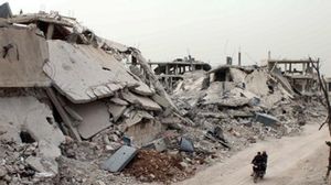 اضطر القصف الجوي سكان مناطق مدينة درعا الخارجة عن سيطرة النظام للنزوح للعراء- أ ف ب