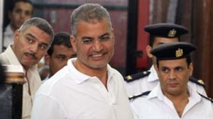 المعارض المصري عصام سلطان خلال إحدى جلسات محاكمته- أرشيفية