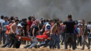 عشرات الشهداء وأكثر من 1000 جريح سقطوا برصاص الاحتلال في غزة الاثنين- جيتي 
