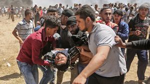 كان عشرات الفلسطينيين أصيبوا برصاص الاحتلال الإسرائيلي الاثنين الماضي خلال مشاركتهم في الحراك البحري- جيتي