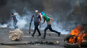 الاحتلال عمد إلى إطلاق الرصاص الحي صوب محتجين على صفقة القرن في الخليل- جيتي