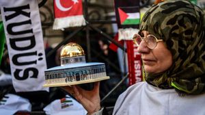 تشهد إسطنبول مظاهرات لليوم الثاني تضامنا مع غزة ورفضا لنقل السفارة الأمريكية للقدس المحتلة- جيتي 