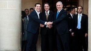 نتنياهو التقى نظيره اليوناني والرئيس القبرصى وبحث معهما مد أنبوب مشترك لنقل الغاز- جيتي